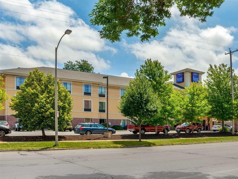 Sleep & Airport Hotel Milwaukee