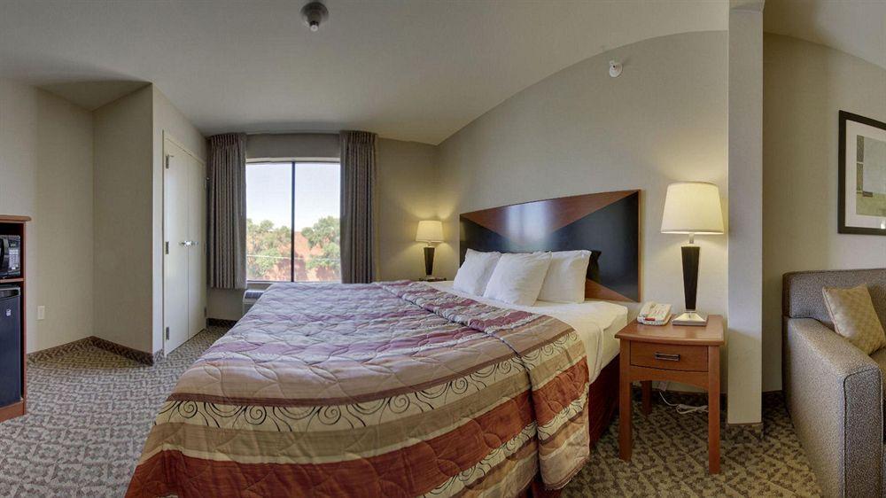 Sleep & Airport Hotel 2*