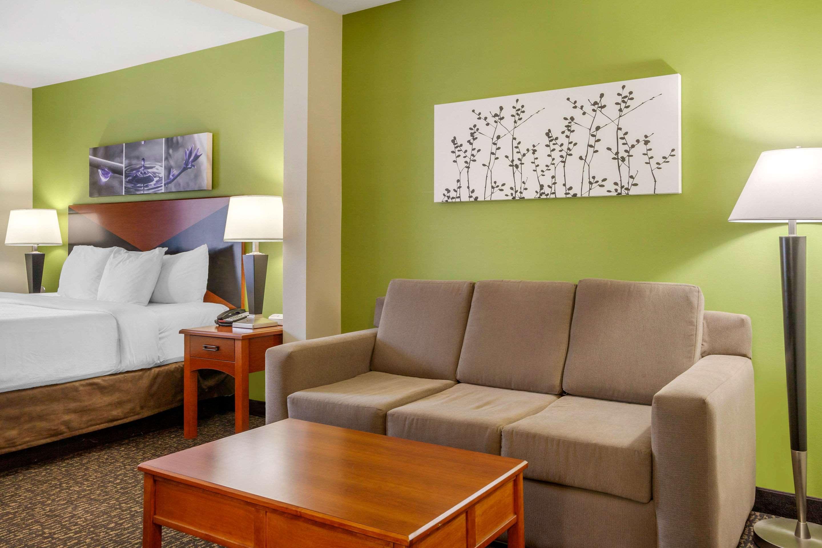 Sleep & Airport Hotel
